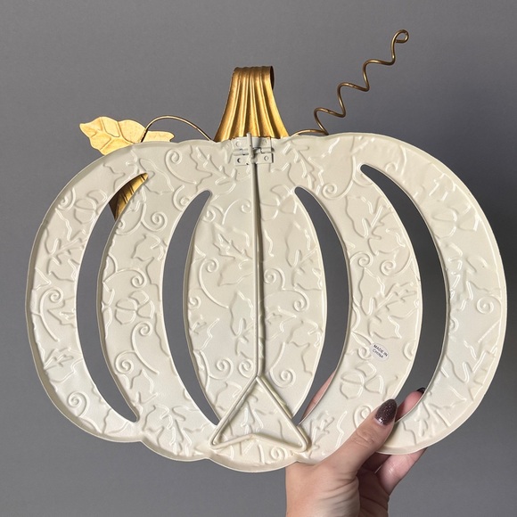 Fall Pumpkin Decor - Picture 3 of 4